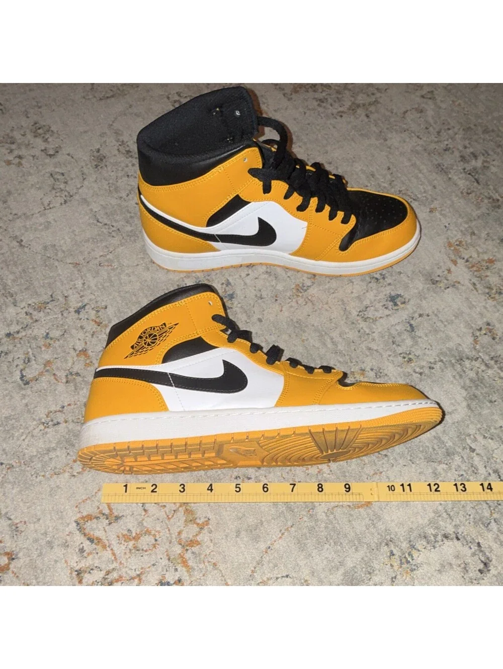 Jordan Air Jordan 1 Mid Taxi 2022 Men’s Mid Top Leather Sneakers 554724-701